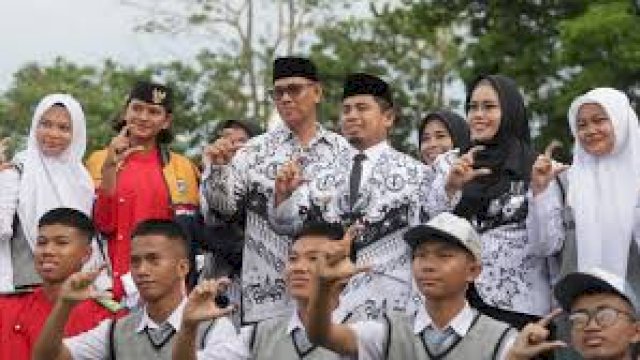 Tasming Hamid Apresiasi Pengabdian Guru Parepare pada Peringatan HUT PGRI ke-80