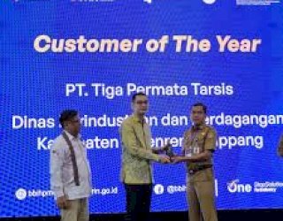 Disperindag Sidrap Terima Penghargaan &lsquo;Customer of The Year&rsquo; dari BBIHPMM Makassar