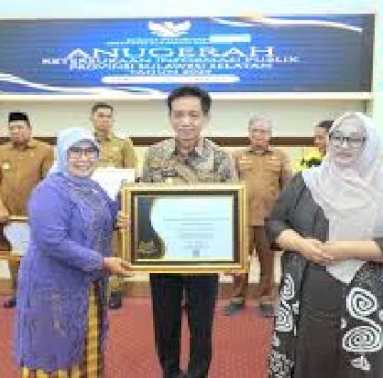 Pemkab Pangkep Raih Penghargaan Keterbukaan Informasi Publik Kategori Menuju Informatif