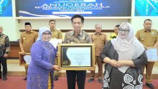 Pemkab Pangkep Raih Penghargaan Keterbukaan Informasi Publik Kategori Menuju Informatif