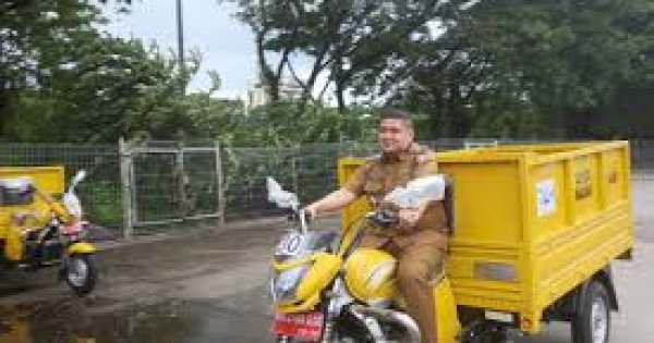 Tingkatkan Kebersihan, Wali Kota Munafri Tinjau 76 Armada Baru Pengangkut Sampah di Makassar