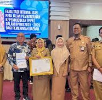 Capaian Prevalensi Stunting Terendah Antar Sidrap Raih Penghargaan Mendukbangga