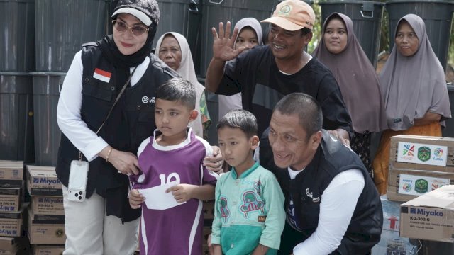 Bupati Lutim Ibas Santuni Anak Yatim Korban Bencana Banjir di Aceh Tamiang