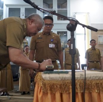 Bupati Irwan Kukuhkan Pejabat BKAD, Perkuat Pelayanan Keuangan untuk Masyarakat