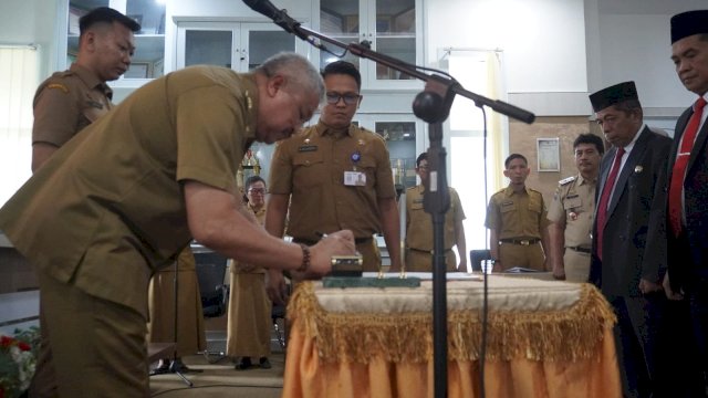 Bupati Irwan Kukuhkan Pejabat BKAD, Perkuat Pelayanan Keuangan untuk Masyarakat