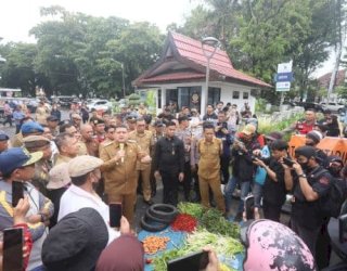 Munafri ke Pedagang Pasar Pabaeng-baeng: Tidak Digusur, Tapi Ditertibkan Demi Keselamatan Bersama