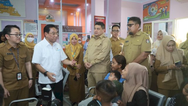 Munafri Dampingi Wamenkes RI Tinjau Inovasi &ldquo;Hantu Mesra&rdquo; di Makassar.