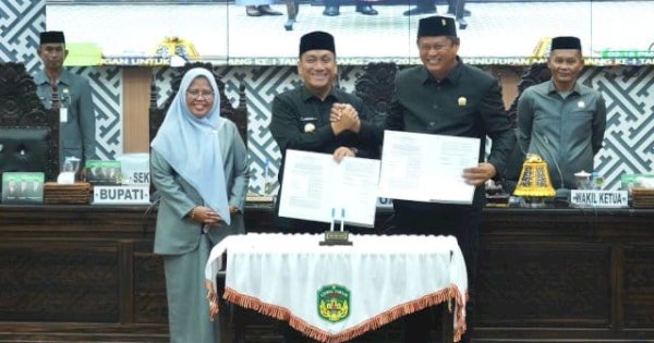 Tiga Ranperda Disetujui, Pemkab–DPRD Lutim Perkuat Tata Kelola Daerah
