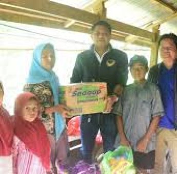 Turun ke Pelosok, Ketua DPRD Sinjai Andi Jusman Bantu Warga Dusun Balle