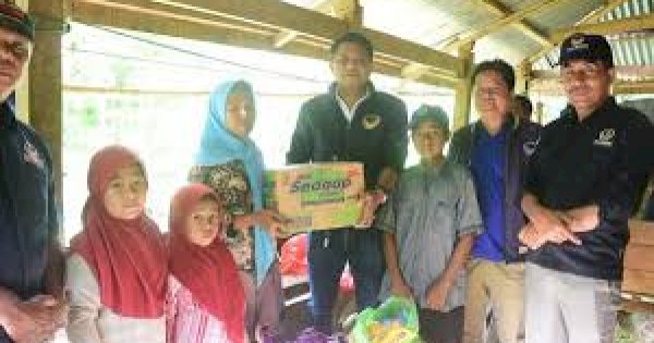 Turun ke Pelosok, Ketua DPRD Sinjai Andi Jusman Bantu Warga Dusun Balle