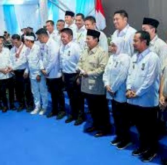 Gubernur Sulsel Terima Satyalancana Wira Karya dari Presiden Prabowo