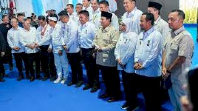 Gubernur Sulsel Terima Satyalancana Wira Karya dari Presiden Prabowo