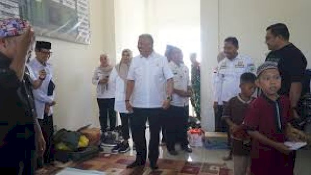 Bupati Pinrang H. A. Irwan Hamid, S.Sos menghadiri kegiatan bakti sosial berupa khitanan massal gratis dalam rangka memperingati Hari Ulang Tahun Baznas ke-25 Tahun 2026.
