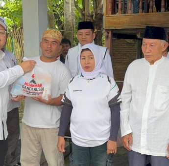 Muammar Gandi Rusdi Pimpin Berbagi di Tengah Hujan, Warga Jeneponto Bahagia dan PSI Siap Menang