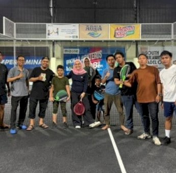 Hangatkan HPN 2026, Kiki Lutfi dan Jurnalis DPRD Sulsel Main Padel Bersama