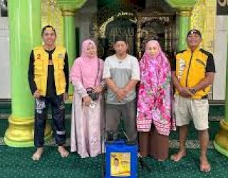 Sambut Ramadhan, Sahabat Ismail Semprot dan Harumkan 21 Masjid di Makassar