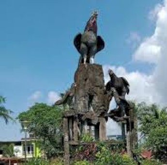 Warga Daya Minta Renovasi Patung Ayam, Andi Suharmika Siap Kawal