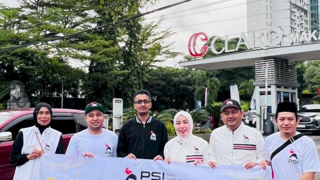 PSI Makassar Sapa Warga Lewat Aksi Berbagi Takjil di AP Pettarani