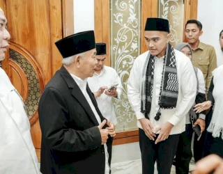 Kunjungi Ponpes Amanatul Ummah Mojokerto, Kaesang &lsquo;Ngecharge Batin&rsquo;