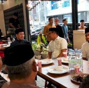 Tanpa Sekat, Walkot Parepare Tasming Hamid Bukber Bareng Jurnalis di Kafe