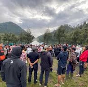 Menteri Kehutanan Tanam Pohon dan Serahkan 1.000 Bibit Produktif di Ponpes Hidayatullah Kaltim