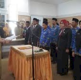 Perkuat Roda Pemerintahan, Bupati Irwan Lantik 12 Pejabat Pemkab Pinrang