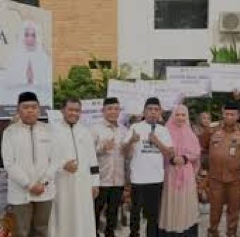 Buka Puasa di Kulo, Bupati Sidrap Syaharuddin Alrif Serahkan Bantuan untuk UMKM dan Warga