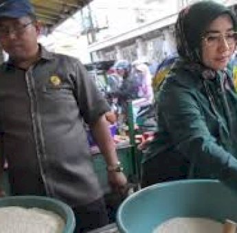 Jelang Idulfitri, DPRD Makassar dan Perumda Pasar Cek Harga di Pasar Terong
