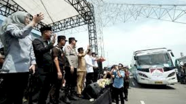 Gubernur Sulsel Lepas Peserta Mudik Gratis, Tekan Kepadatan Lalu Lintas Jelang Idulfitri 2026