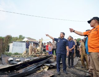 Wali Kota Parepare Tasming Hamid Kunjungi Korban Kebakaran Lumpue, Instruksikan Penanganan Cepat