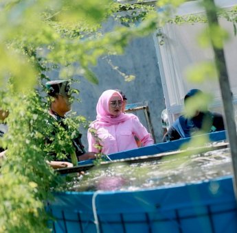 Pengawasan APBD di Pacongang, Azizah Irma Tinjau Program OPLP dan Pemanfaatan Bantuan Mesin Jahit