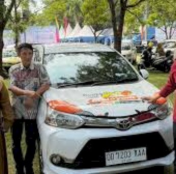 Gubernur Sulsel Serahkan Mobil Layanan Kesehatan untuk Warga Rongkong