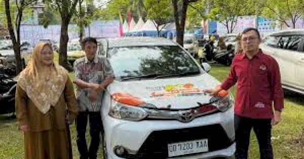 Gubernur Sulsel Serahkan Mobil Layanan Kesehatan untuk Warga Rongkong