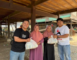 Dari Desa Malimpung, Aksi Jumat Berbagi PSI Sulsel Bawa Kebahagiaan Sederhana untuk Warga