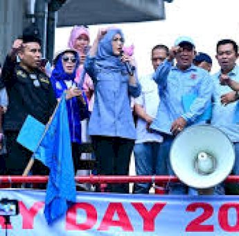 Ketua DPRD Sulsel Rachmatika Dewi &ldquo;Cicu&rdquo; Temui Massa Aksi May Day, Pastikan Aspirasi Ditindaklanjuti