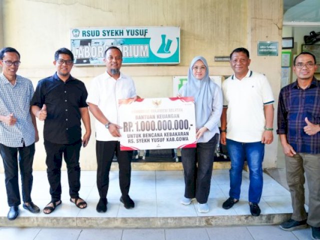 Tinjau Lokasi Kebakaran, Andi Sudirman Serahkan Bantuan Rp1 Miliar untuk RSUD Syekh Yusuf